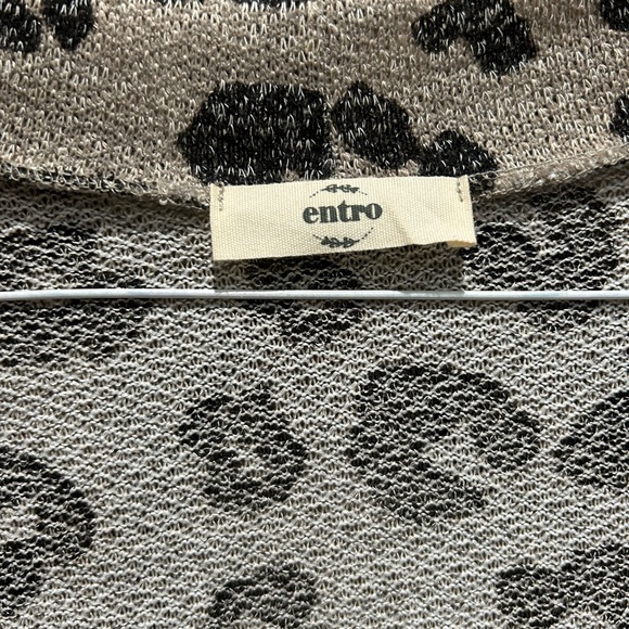 Lightweight Leopard Shrug - Picture 3 of 3